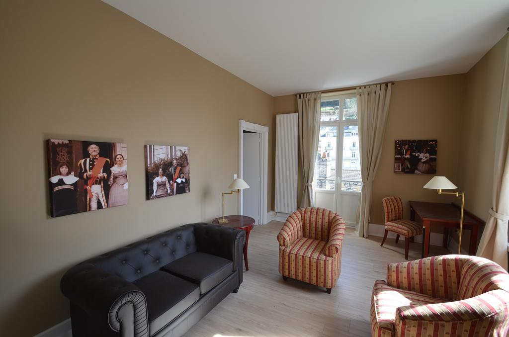 L'Empereur, Sa Femme Et Le Petit Prince Plombieres-les-Bains Exterior photo