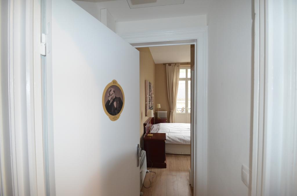 L'Empereur, Sa Femme Et Le Petit Prince Plombieres-les-Bains Exterior photo