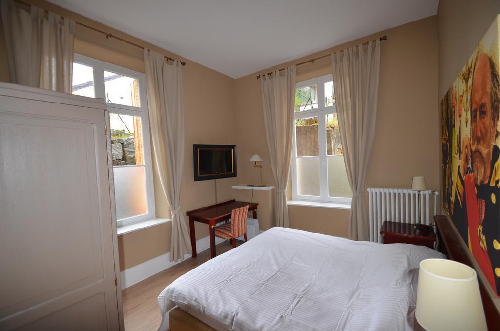 L'Empereur, Sa Femme Et Le Petit Prince Plombieres-les-Bains Exterior photo