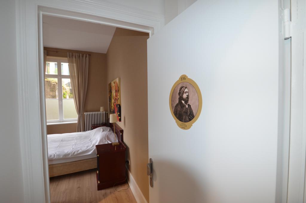 L'Empereur, Sa Femme Et Le Petit Prince Plombieres-les-Bains Exterior photo