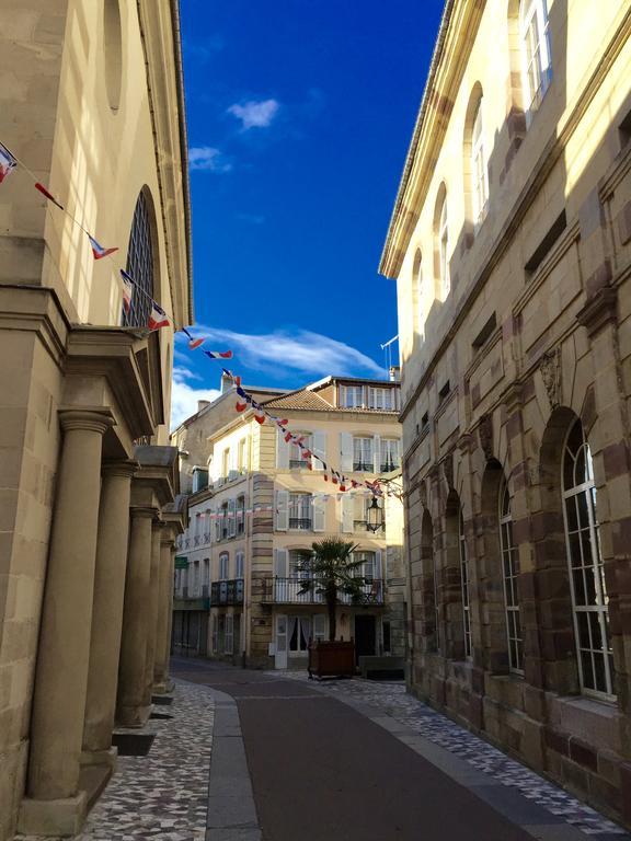 L'Empereur, Sa Femme Et Le Petit Prince Plombieres-les-Bains Exterior photo