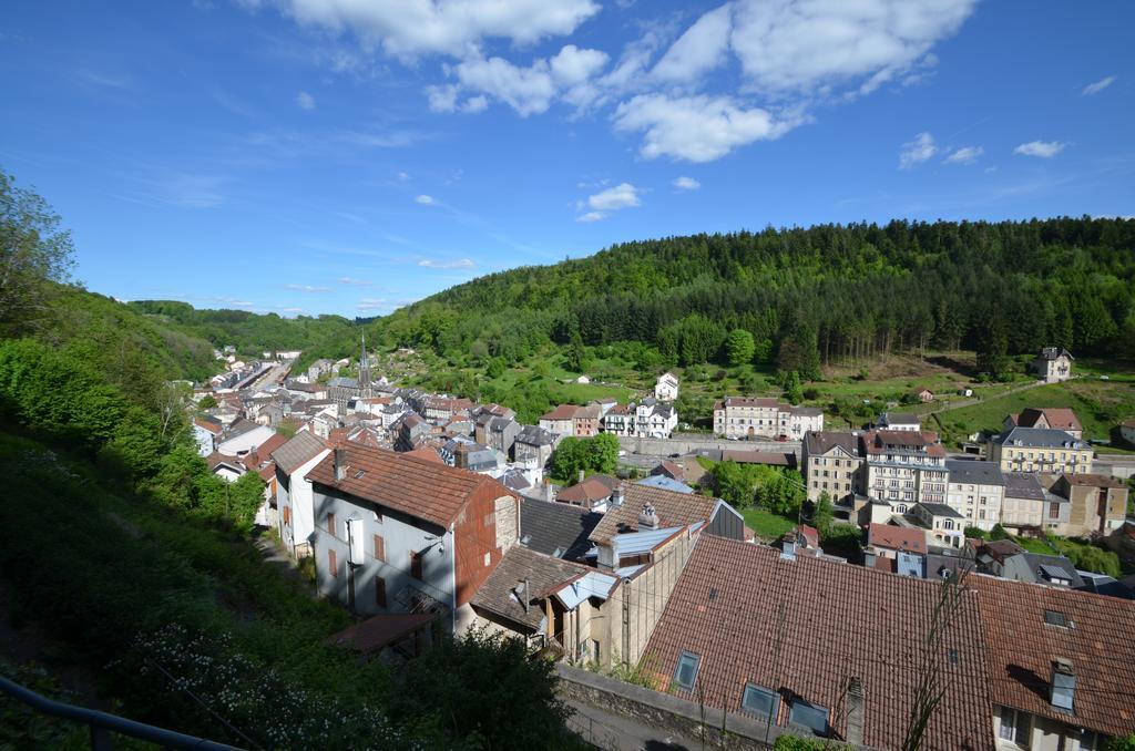 L'Empereur, Sa Femme Et Le Petit Prince Plombieres-les-Bains Exterior photo